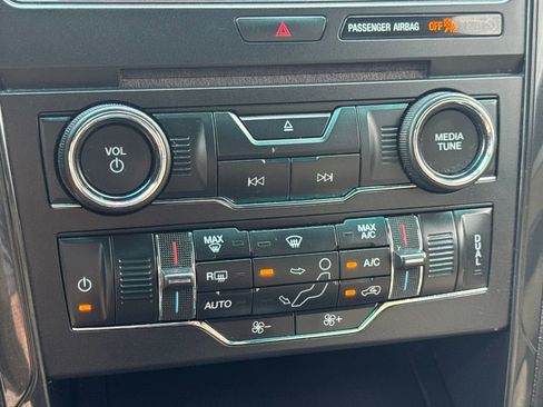 Used 2016 Ford Explorer XLT w/ Equipment Group 201A AWD/4WD image 45