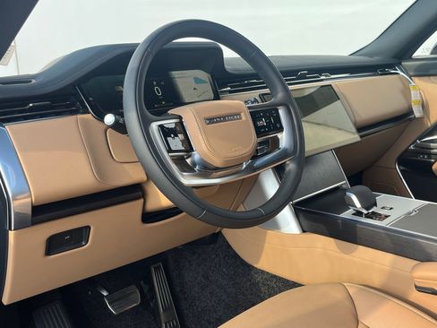 New 2025 Land Rover Range Rover SE image 28
