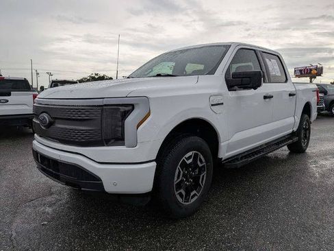 Certified 2023 Ford F150 Lightning XLT AWD/4WD image 6