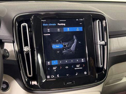 Certified 2025 Volvo XC40 B5 Ultra image 18