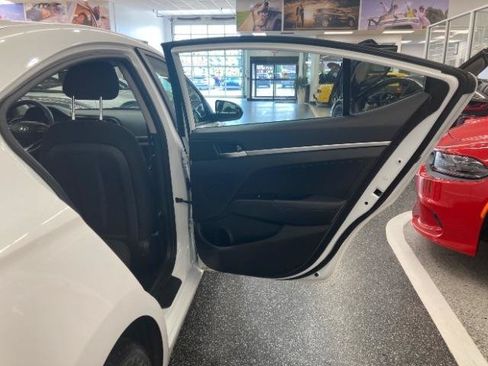 Used 2019 Hyundai Elantra SE w/ Cargo Package FWD image 37