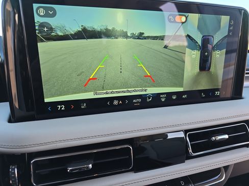 New 2026 Lincoln Aviator AWD w/ Jet Appearance Package image 23