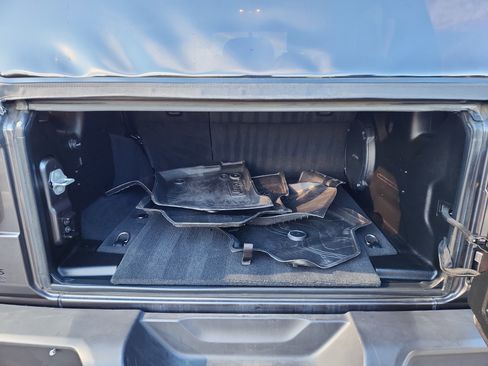 Used 2022 Jeep Wrangler Unlimited Sahara w/ Cold Weather Group image 13