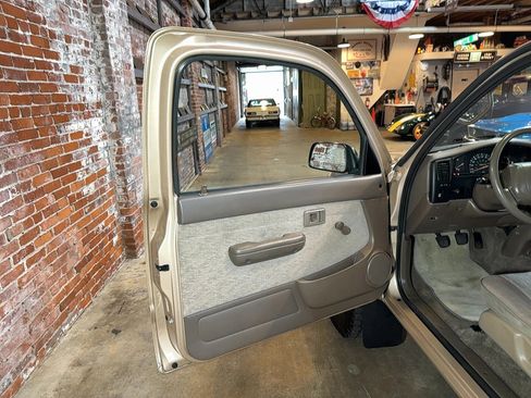 Used 1998 Toyota Tacoma 4x4 Regular Cab image 11
