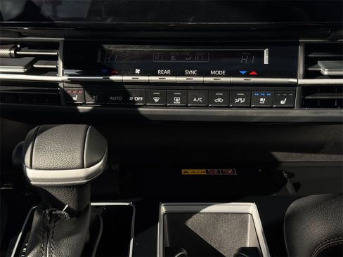 Certified 2025 Toyota Sienna Limited image 18