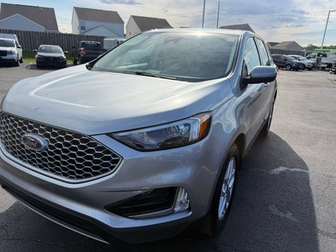 Used 2023 Ford Edge SEL w/ Convenience Package AWD/4WD image 2
