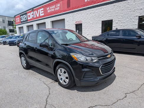 Used 2019 Chevrolet Trax LS FWD image 1