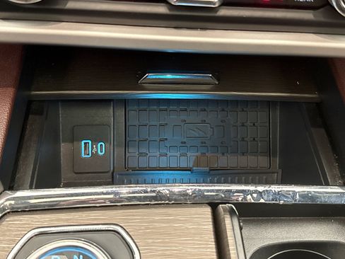 Used 2022 Ford Expedition Max Limited image 18