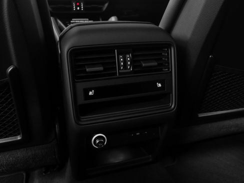 Used 2025 Porsche Cayenne image 37