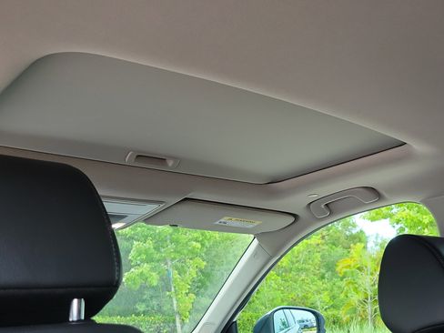 Used 2024 Honda CR-V EX-L image 15