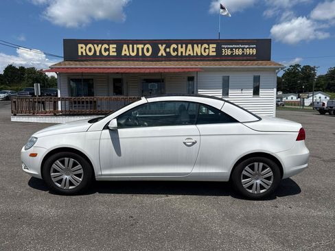 Used 2008 Volkswagen Eos FWD image 18
