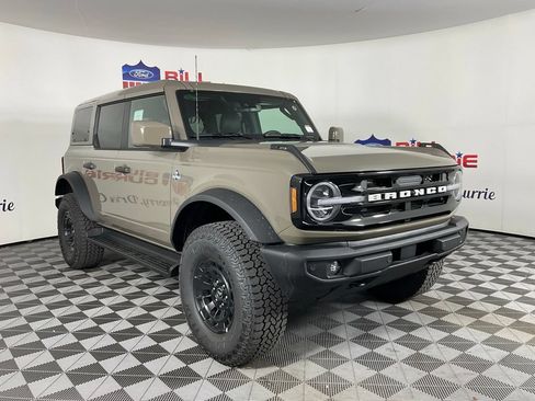 New 2026 Ford Bronco Outer Banks w/ Sasquatch Package AWD/4WD image 1