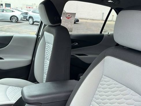 Used 2018 Chevrolet Equinox LT FWD image 18