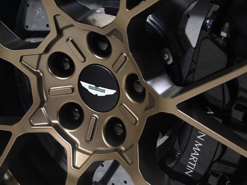 Used 2025 Aston Martin Vanquish image 31