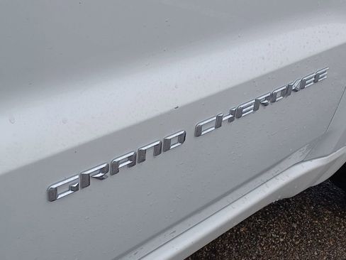 Used 2016 Jeep Grand Cherokee Overland image 5