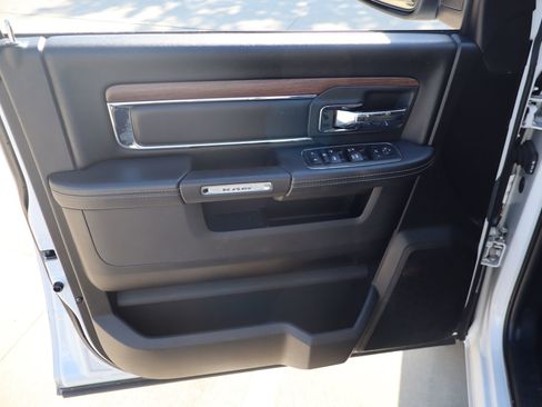 Used 2017 RAM 1500 Laramie RWD image 11