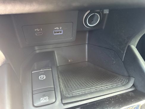 Used 2021 Nissan Kicks SV FWD image 31