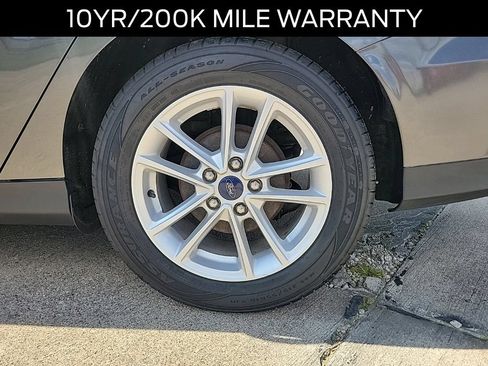 Certified 2018 Ford Focus SE FWD image 5