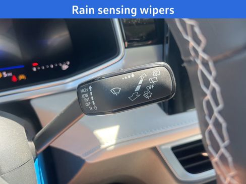 New 2026 Volkswagen Taos SE FWD image 14