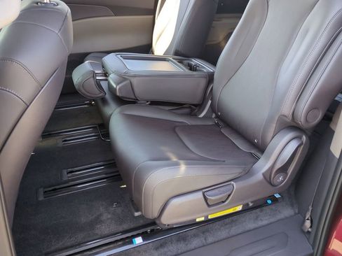 New 2026 Kia Carnival EX image 29