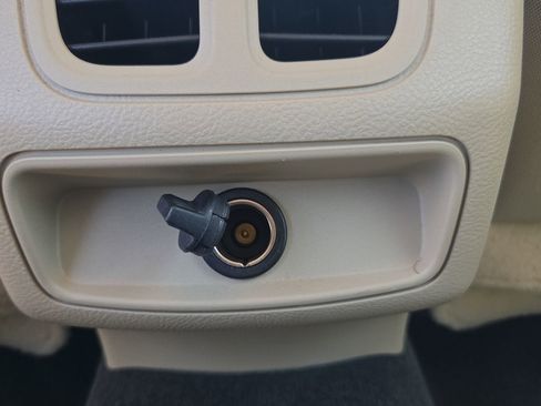 Used 2018 Ford Taurus SE image 22