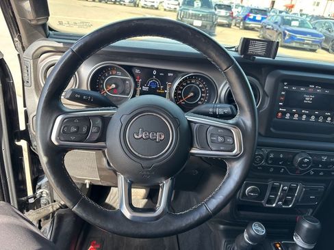 Used 2020 Jeep Gladiator Sport w/ Quick Order Package 24S AWD/4WD image 17