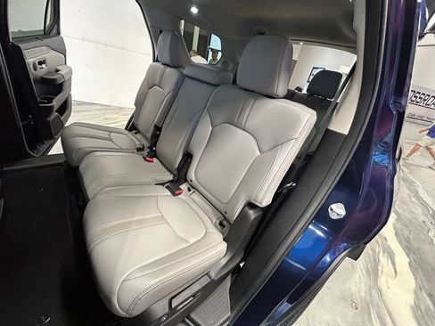 Used 2023 Honda Pilot Touring image 9
