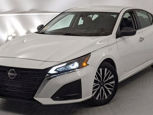 Used 2025 Nissan Altima 2.5 SV image 6