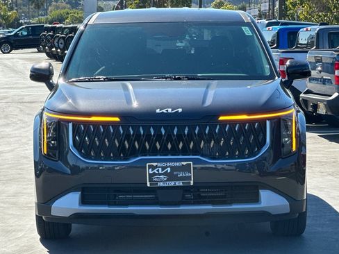 New 2026 Kia Carnival LXS FWD image 9