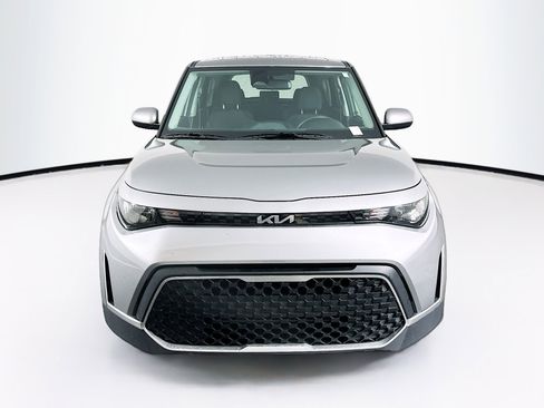 Used 2025 Kia Soul LX w/ LX Technology Package FWD image 2