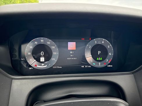 Certified 2026 Land Rover Range Rover Velar Dynamic SE AWD/4WD image 24