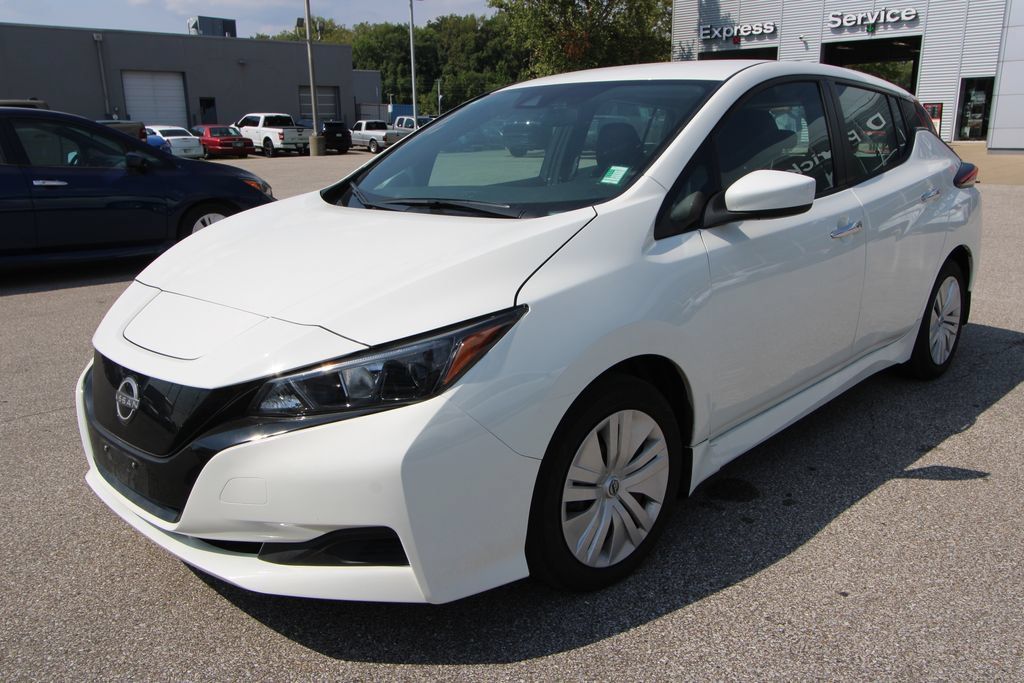 Used 2025 Nissan Leaf S FWD image 4