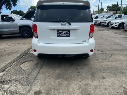 Used 2015 Scion xB FWD image 2