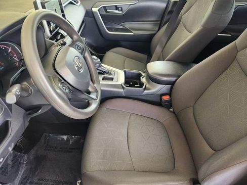 Used 2025 Toyota RAV4 XLE FWD image 4