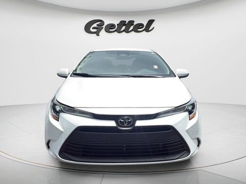 Used 2025 Toyota Corolla LE FWD image 2