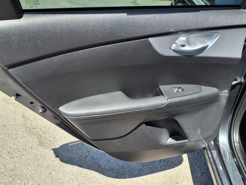 Used 2023 Kia Forte LXS FWD image 9