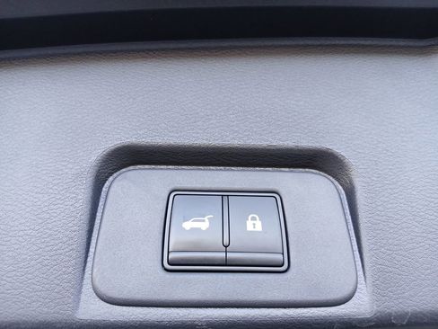 Used 2024 Nissan Rogue SL FWD image 19