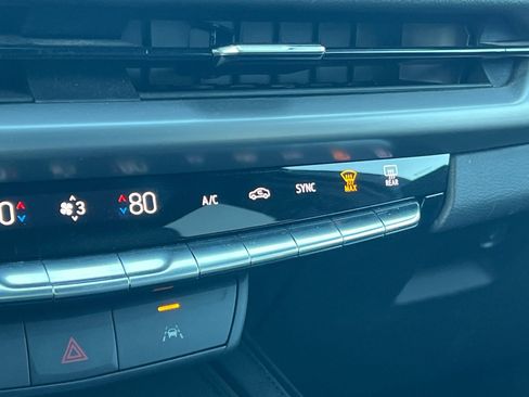 Certified 2025 Cadillac XT4 Premium Luxury image 30