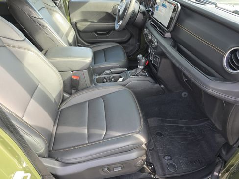 Used 2024 Jeep Wrangler Unlimited Sahara w/ Technology Group image 28