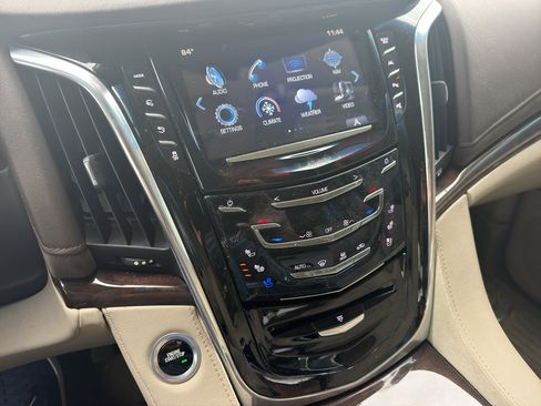 Used 2017 Cadillac Escalade Premium Luxury w/ LPO, Radiant Package AWD/4WD image 15