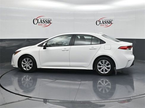 Used 2024 Toyota Corolla LE image 2