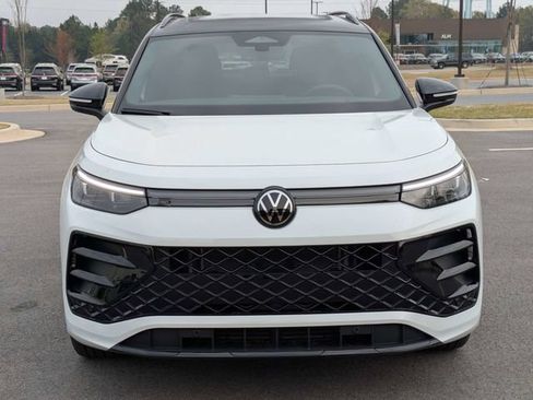 New 2026 Volkswagen Tiguan SE R-Line FWD image 9
