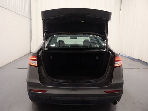 Used 2020 Ford Fusion SE image 18