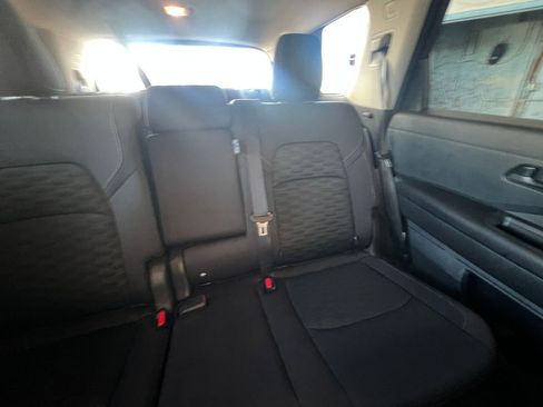 Used 2025 Nissan Pathfinder SV image 39