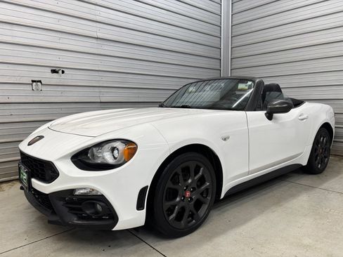 Used 2017 FIAT 124 Spider Abarth RWD image 11