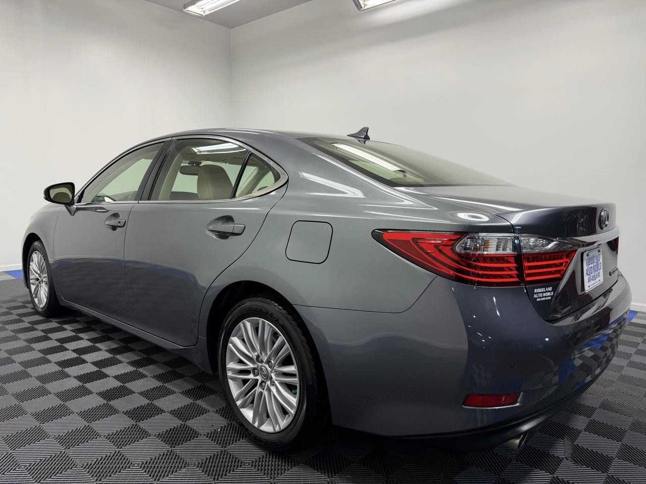 Used 2014 Lexus ES 350 w/ Luxury Package FWD image 10