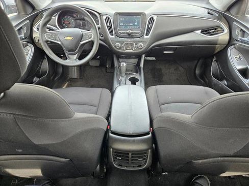 Used 2018 Chevrolet Malibu LT image 16