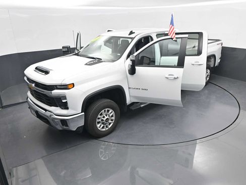 Used 2025 Chevrolet Silverado 2500 LT w/ Convenience Package AWD/4WD image 42