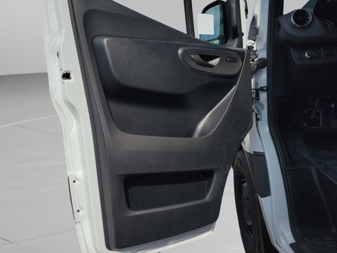Used 2025 Mercedes-Benz Sprinter 2500 image 16