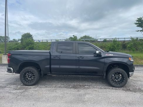 Used 2022 Chevrolet Silverado 1500 LT AWD/4WD image 6